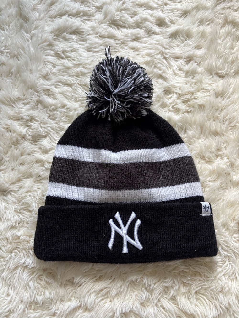 47 New York Yankees Black, White & Gray Pom Cuffed Beanie